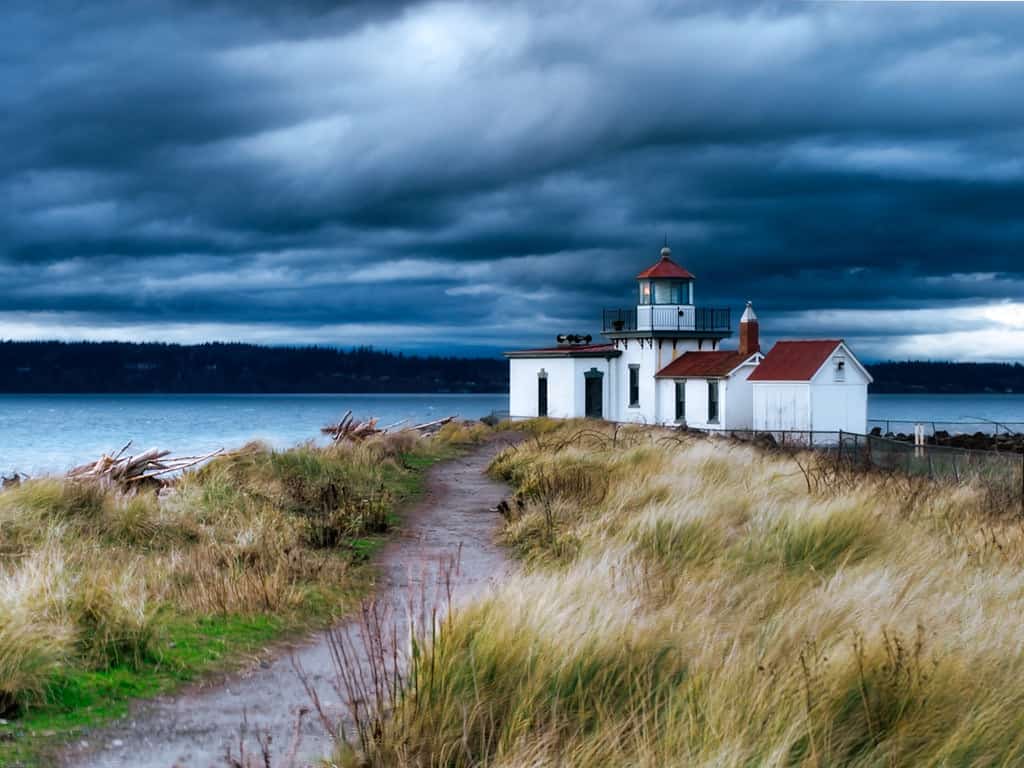 Hiking around Discovery Park and Lighthouse Loop Best Hikes in Washington State