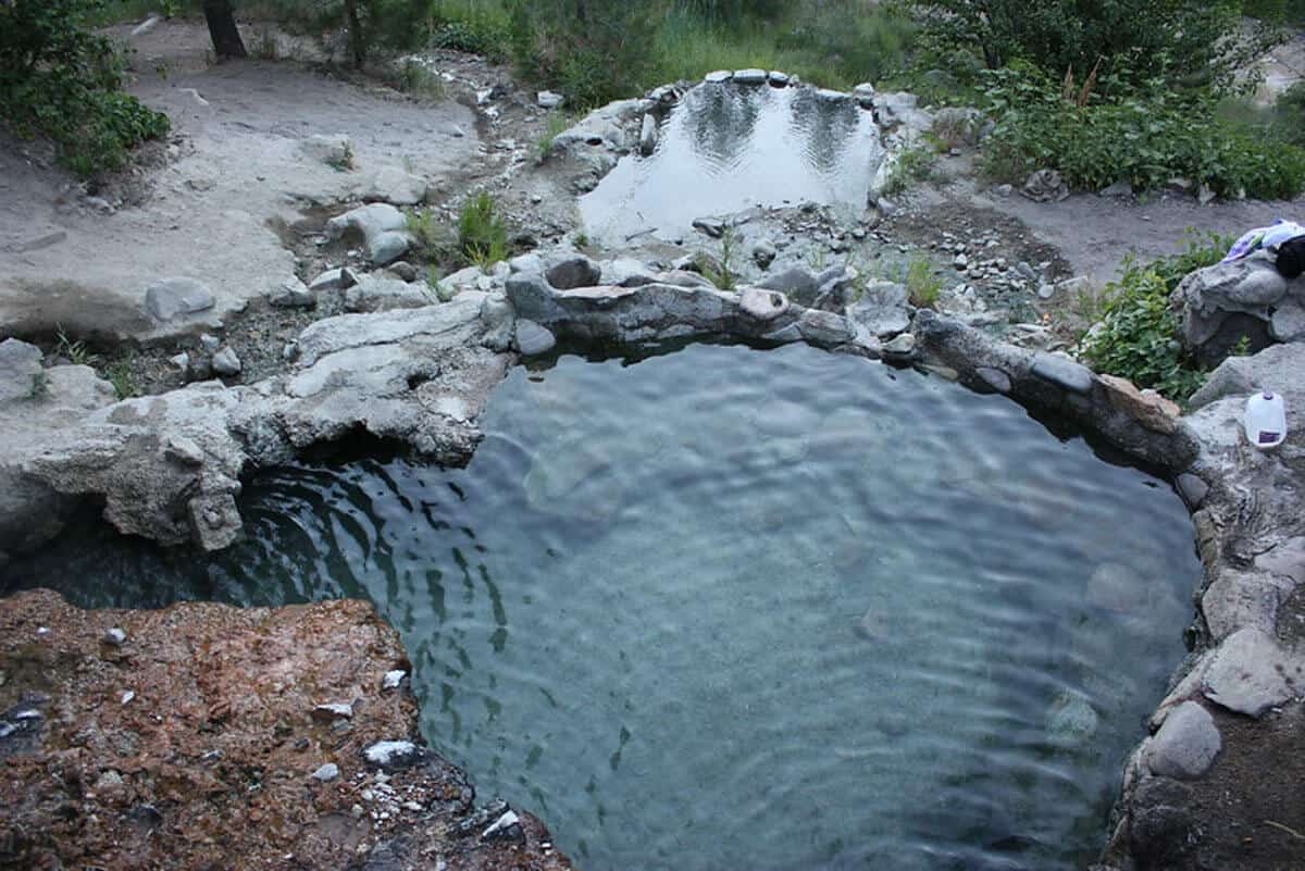 Loftus Hot Springs | Image via Flickr by GrantcKohler