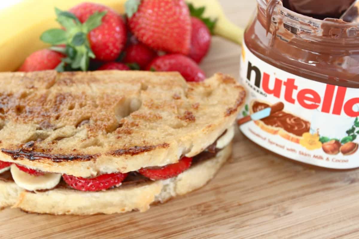 NUTELLA, STRAWBERRY AND BANANA SANDWICH (Small Taste of Adventure)