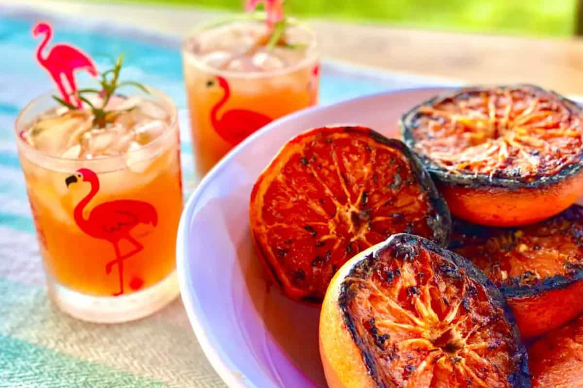 Grilled Grapefruit Paloma (Grill Girl)
