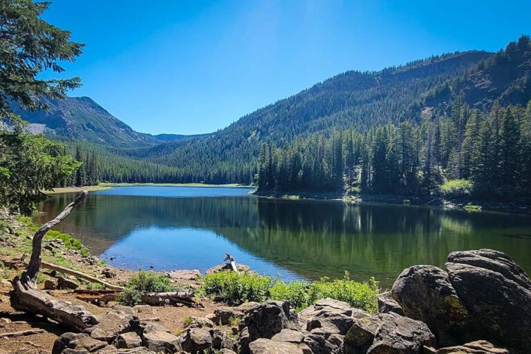 19 Scenic Oregon Lakes to Cool Off in This Summer - Go Wander Wild