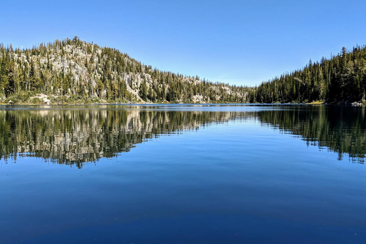 19 Scenic Oregon Lakes to Cool Off in This Summer - Go Wander Wild