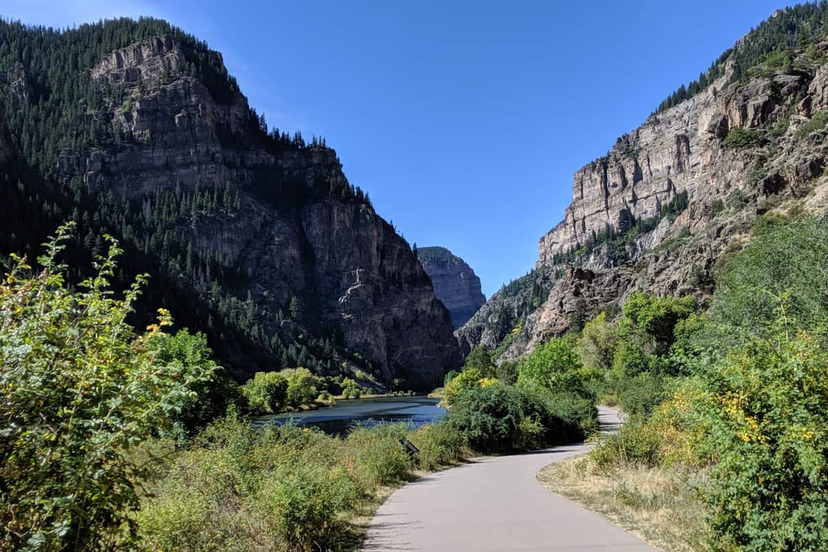 Hanging Lake trail (Animesh Srivastava)